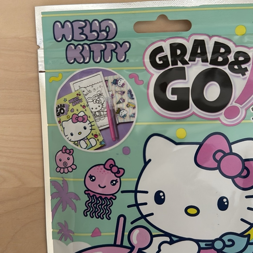 Hello Kitty Grab & Go - Picture 2 of 3